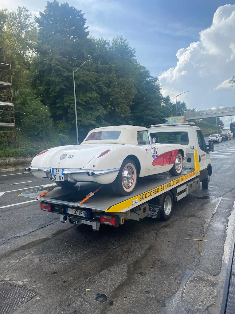 Cabriolet americano bianco d'epoca – trasporto Mille Miglia Solomon